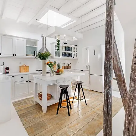 Villa Stunning Surrounded By Lush Greenery